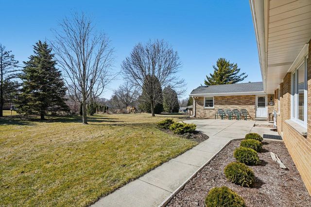 15865 Burleigh BOULEVARD, Brookfield, WI 53005