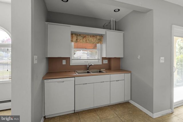 564 W MAPLE GROVE RD, Denver, PA 17517