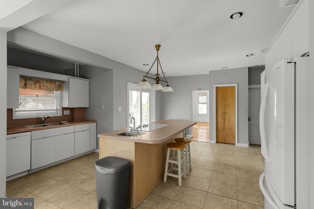 564 W MAPLE GROVE RD, Denver, PA 17517