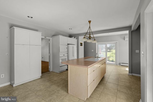 564 W MAPLE GROVE RD, Denver, PA 17517