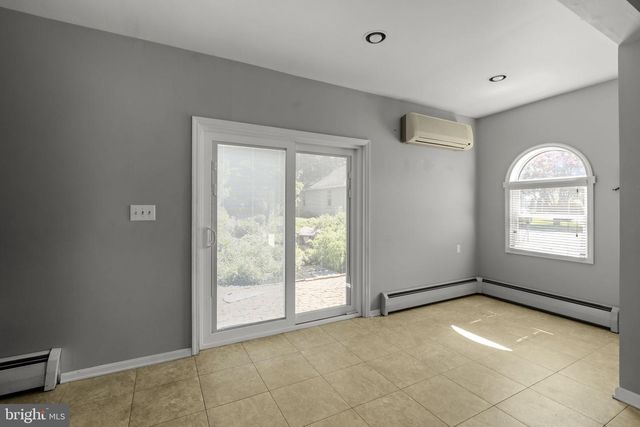 564 W MAPLE GROVE RD, Denver, PA 17517