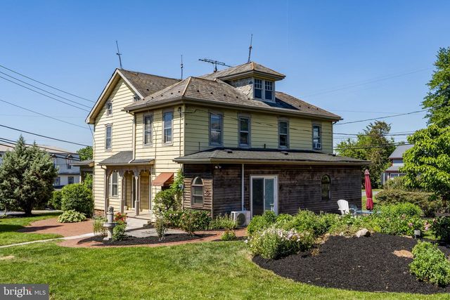 564 W MAPLE GROVE RD, Denver, PA 17517