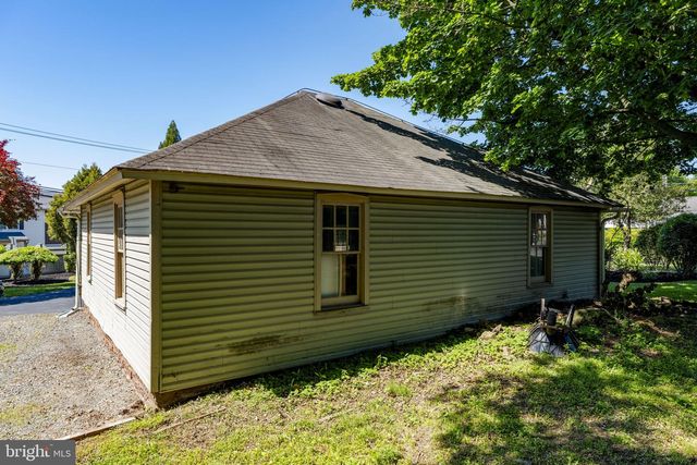 564 W MAPLE GROVE RD, Denver, PA 17517