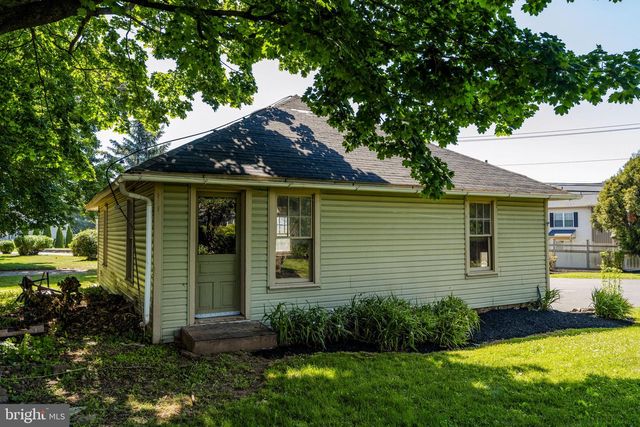 564 W MAPLE GROVE RD, Denver, PA 17517