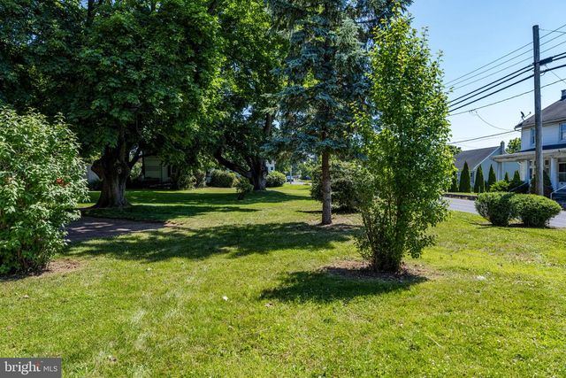 564 W MAPLE GROVE RD, Denver, PA 17517