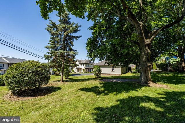 564 W MAPLE GROVE RD, Denver, PA 17517