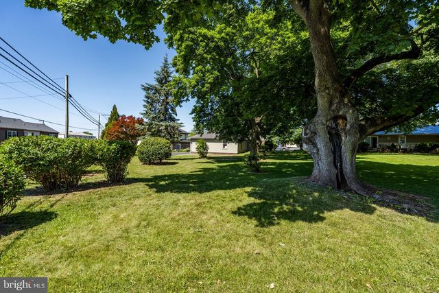 564 W MAPLE GROVE RD, Denver, PA 17517