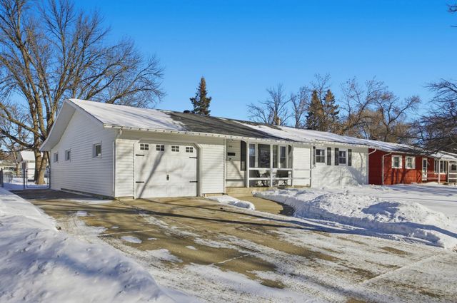 518 Birch Lane, Moorhead, MN 56560