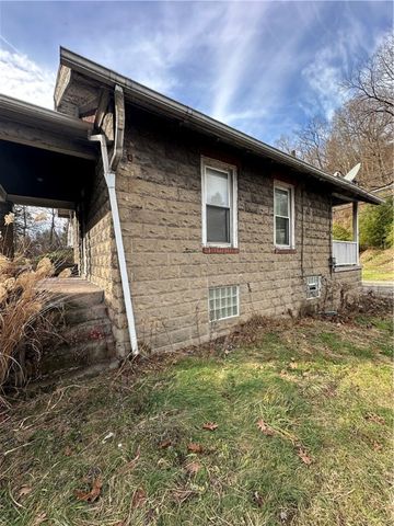 3072 Auberle St, N Versailles, PA 15132