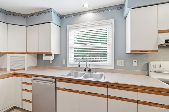 8255 Lakevalley Drive, Colerain Twp, OH 45247