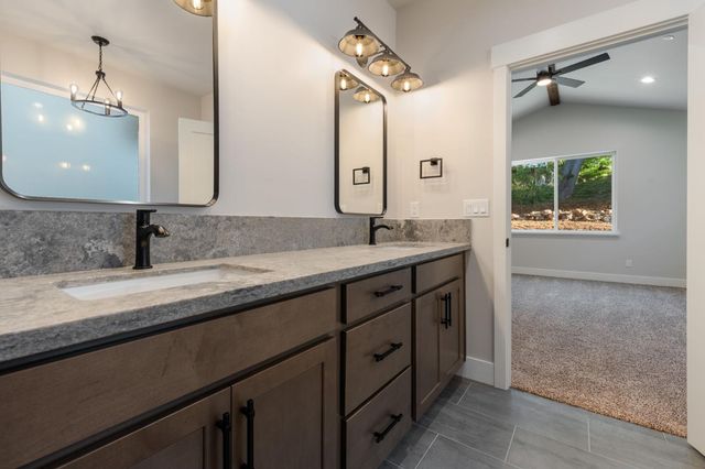 2829 Camino Heights Dr, Camino, CA 95709