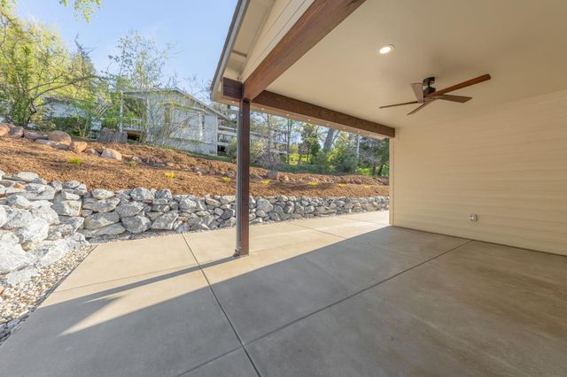 2829 Camino Heights Dr, Camino, CA 95709