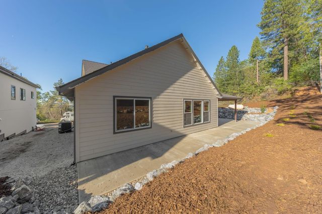 2829 Camino Heights Dr, Camino, CA 95709