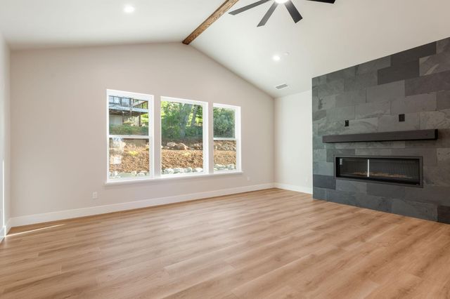 2829 Camino Heights Dr, Camino, CA 95709