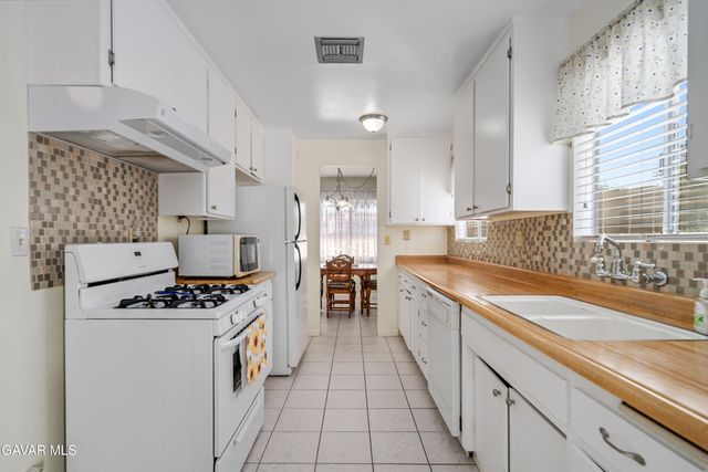 702 W Avenue H9, Lancaster, CA 93534