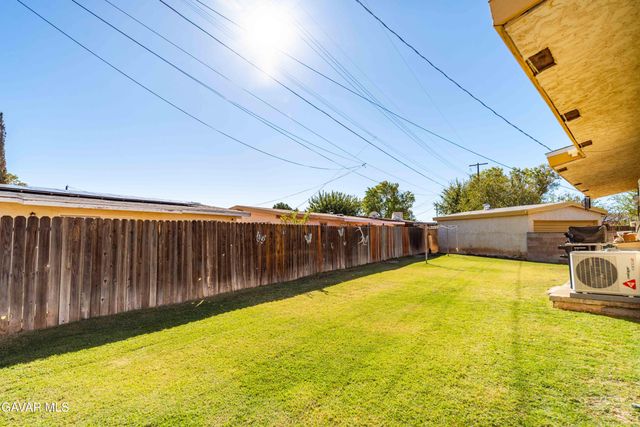 702 W Avenue H9, Lancaster, CA 93534