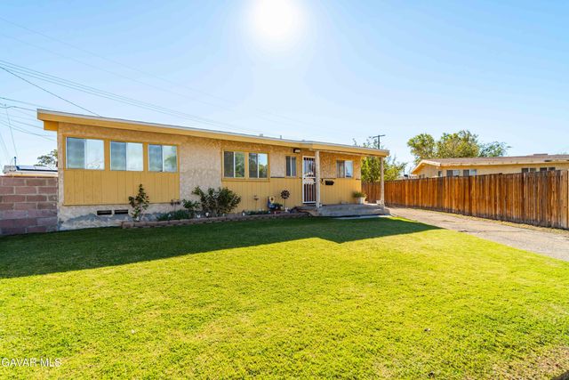 702 W Avenue H9, Lancaster, CA 93534