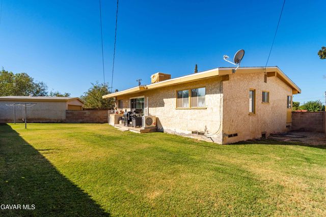 702 W Avenue H9, Lancaster, CA 93534