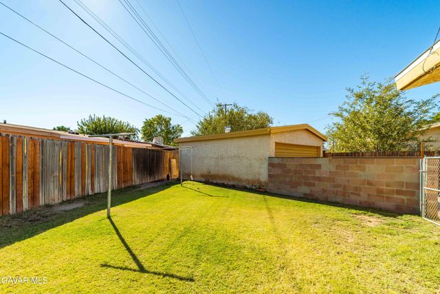 702 W Avenue H9, Lancaster, CA 93534