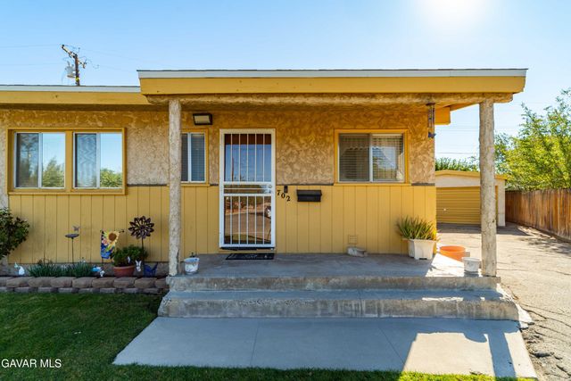 702 W Avenue H9, Lancaster, CA 93534