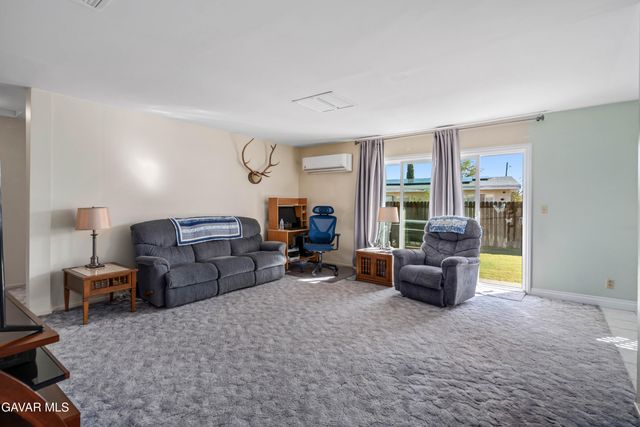 702 W Avenue H9, Lancaster, CA 93534