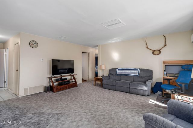 702 W Avenue H9, Lancaster, CA 93534