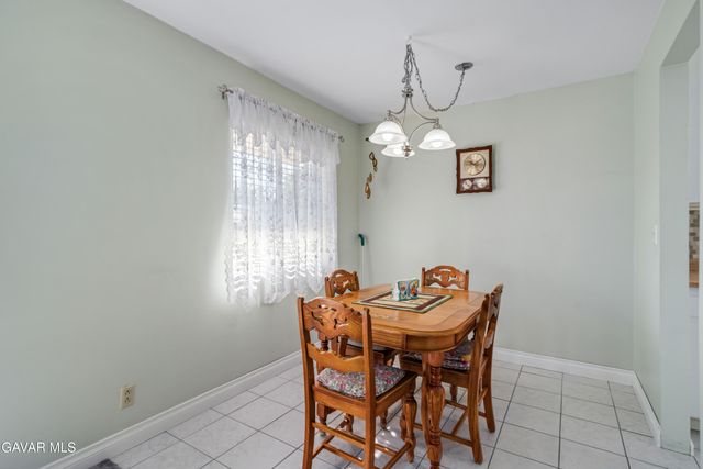 702 W Avenue H9, Lancaster, CA 93534