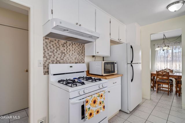 702 W Avenue H9, Lancaster, CA 93534