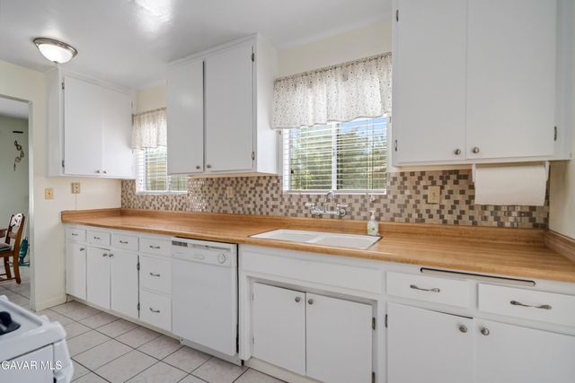 702 W Avenue H9, Lancaster, CA 93534