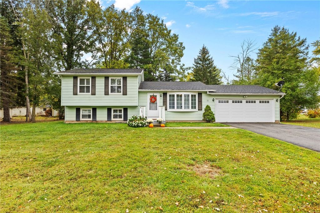 11 Battle Green Drive, Chili, NY 14624