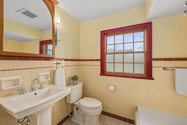 7009 Wellauer DRIVE, Wauwatosa, WI 53213