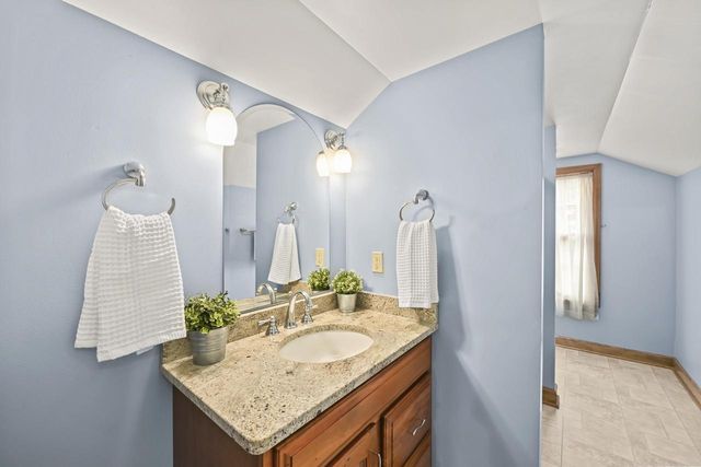 7009 Wellauer DRIVE, Wauwatosa, WI 53213