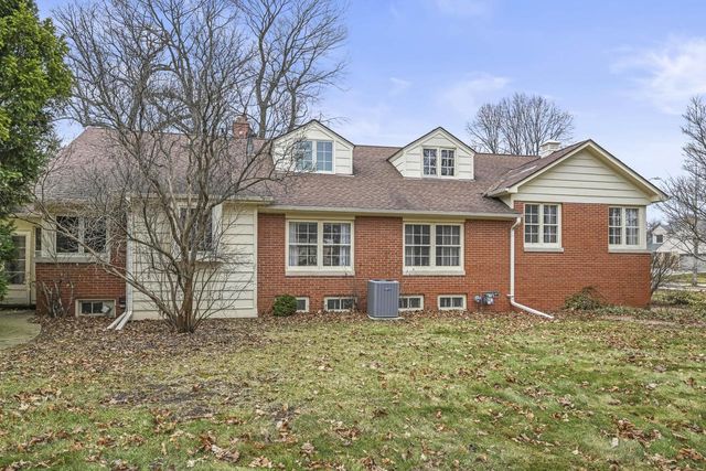 7009 Wellauer DRIVE, Wauwatosa, WI 53213