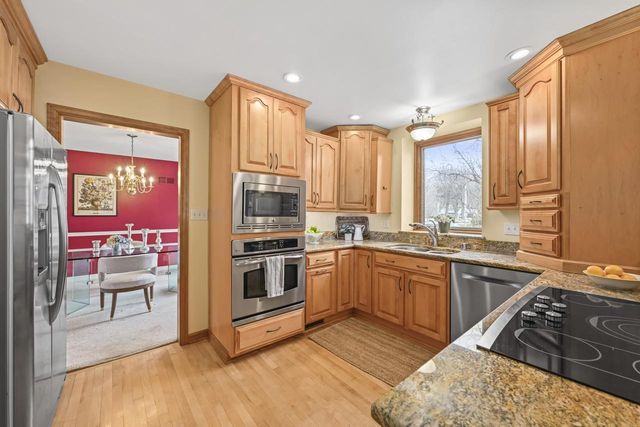 7009 Wellauer DRIVE, Wauwatosa, WI 53213