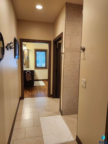 1408 S Sugar Maple Dr Drive, Sioux Falls, SD 57110