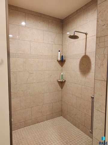 1408 S Sugar Maple Dr Drive, Sioux Falls, SD 57110