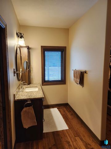 1408 S Sugar Maple Dr Drive, Sioux Falls, SD 57110