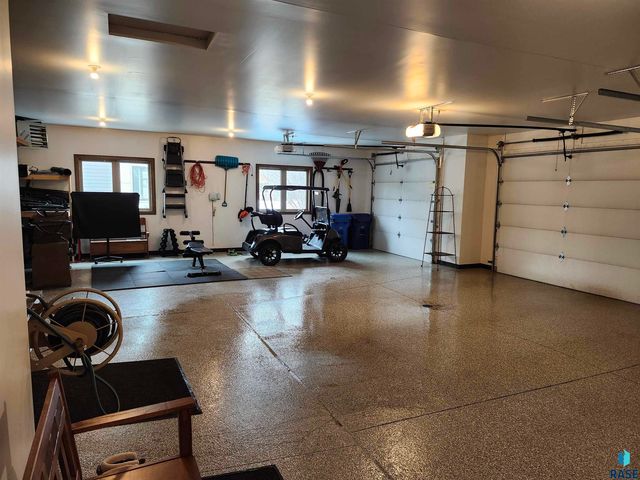 1408 S Sugar Maple Dr Drive, Sioux Falls, SD 57110