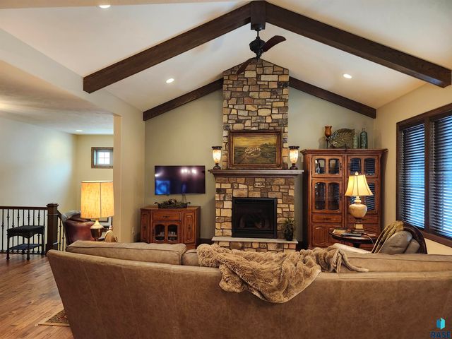 1408 S Sugar Maple Dr Drive, Sioux Falls, SD 57110