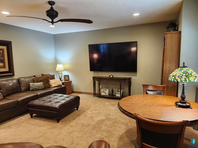 1408 S Sugar Maple Dr Drive, Sioux Falls, SD 57110