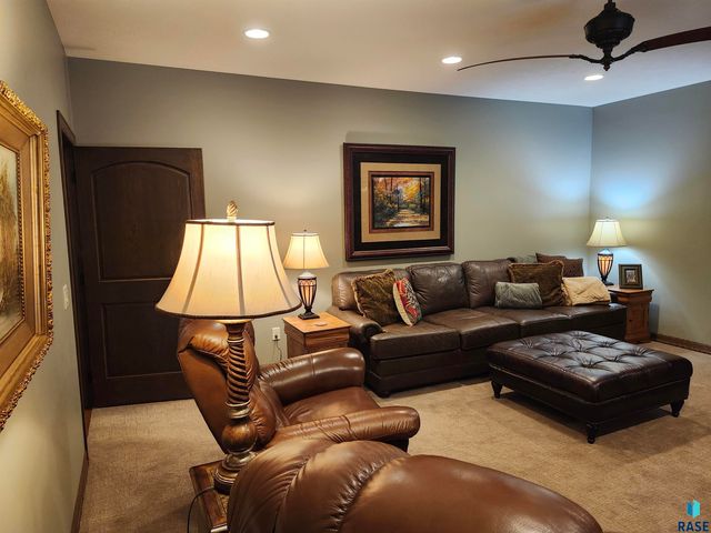 1408 S Sugar Maple Dr Drive, Sioux Falls, SD 57110