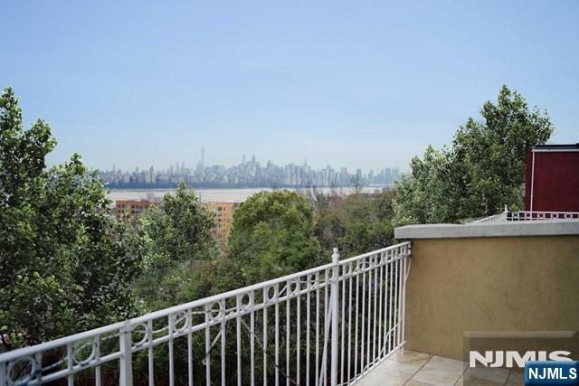 196 Cedar Street C002C, Cliffside Park, NJ 07010