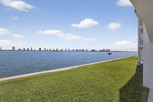 100 Shore 307 Court 307, North Palm Beach, FL 33408