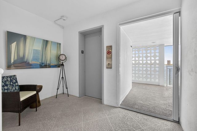 100 Shore 307 Court 307, North Palm Beach, FL 33408