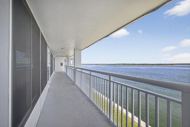 100 Shore 307 Court 307, North Palm Beach, FL 33408