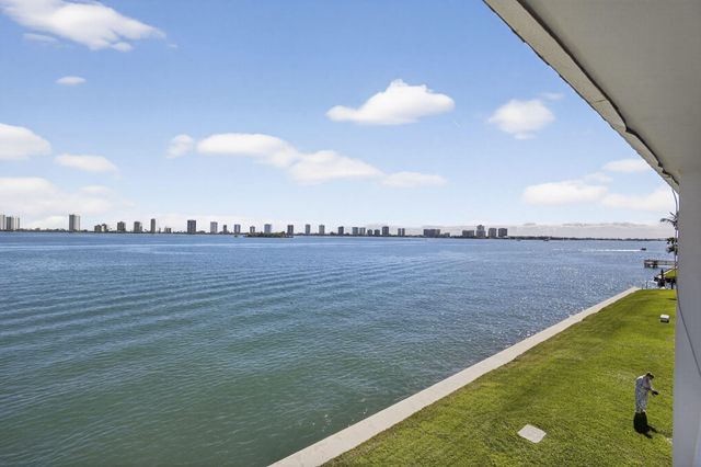 100 Shore 307 Court 307, North Palm Beach, FL 33408