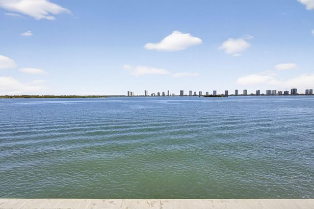 100 Shore 307 Court 307, North Palm Beach, FL 33408