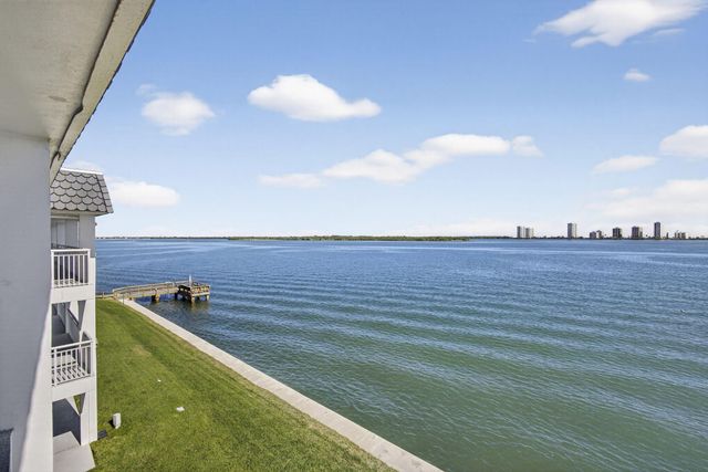 100 Shore 307 Court 307, North Palm Beach, FL 33408