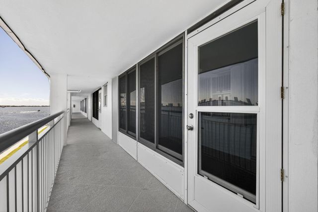 100 Shore 307 Court 307, North Palm Beach, FL 33408