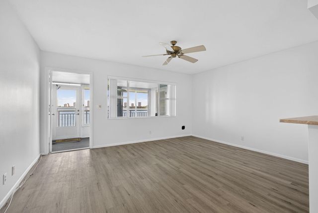 100 Shore 307 Court 307, North Palm Beach, FL 33408